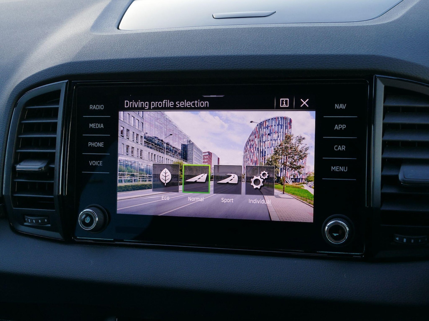 Used Skoda Karoq 2024 for sale - 77191782: Photo 29