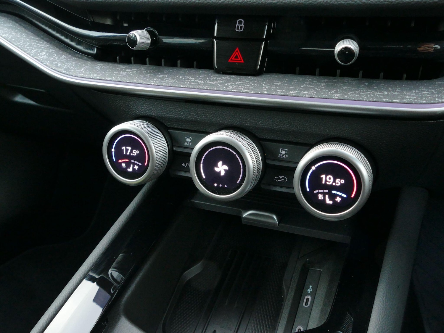 Used Skoda Superb 2025 for sale - 76899040: Photo 25