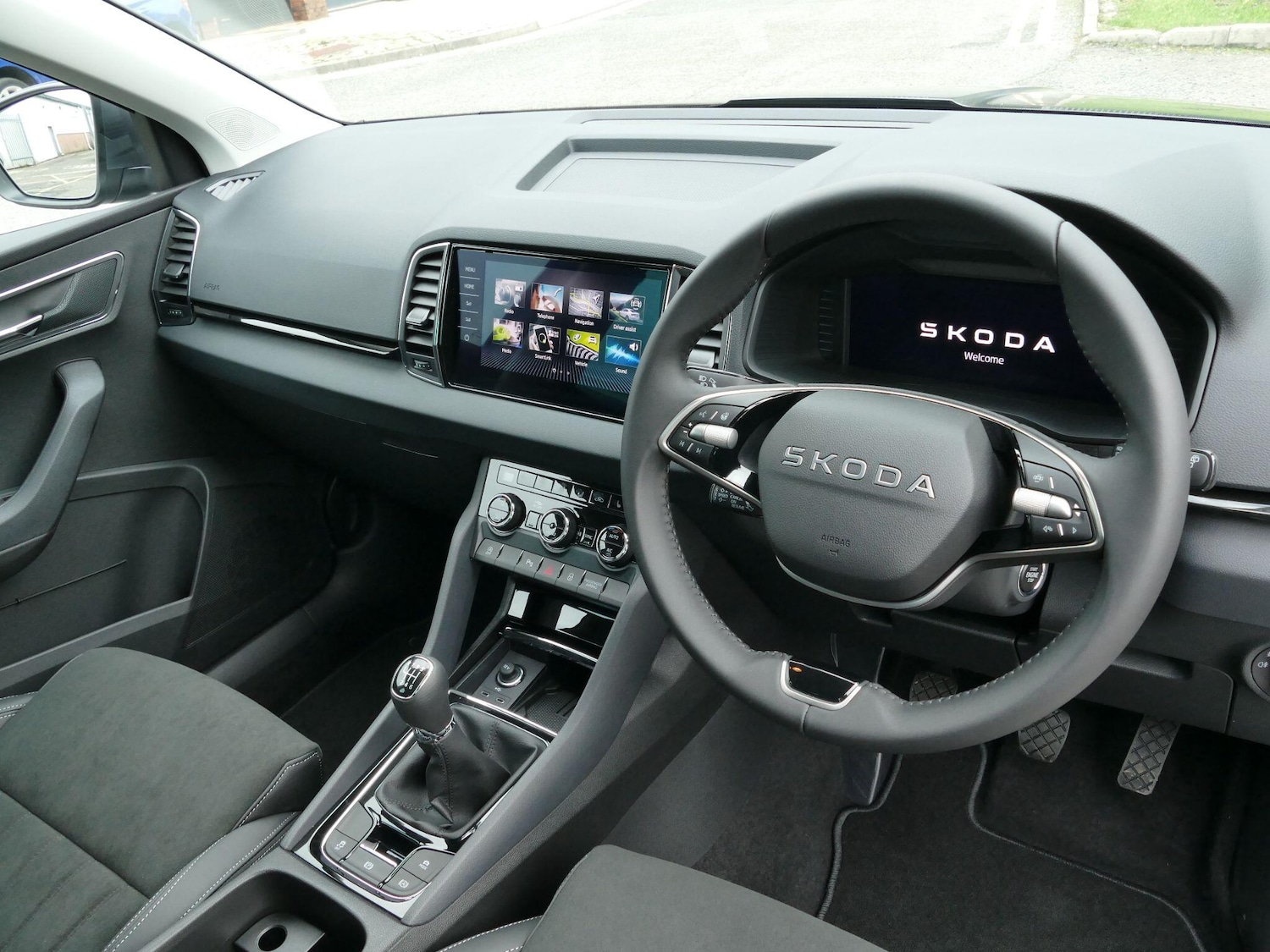 Used Skoda Karoq 2025 for sale - 76360166: Photo 2