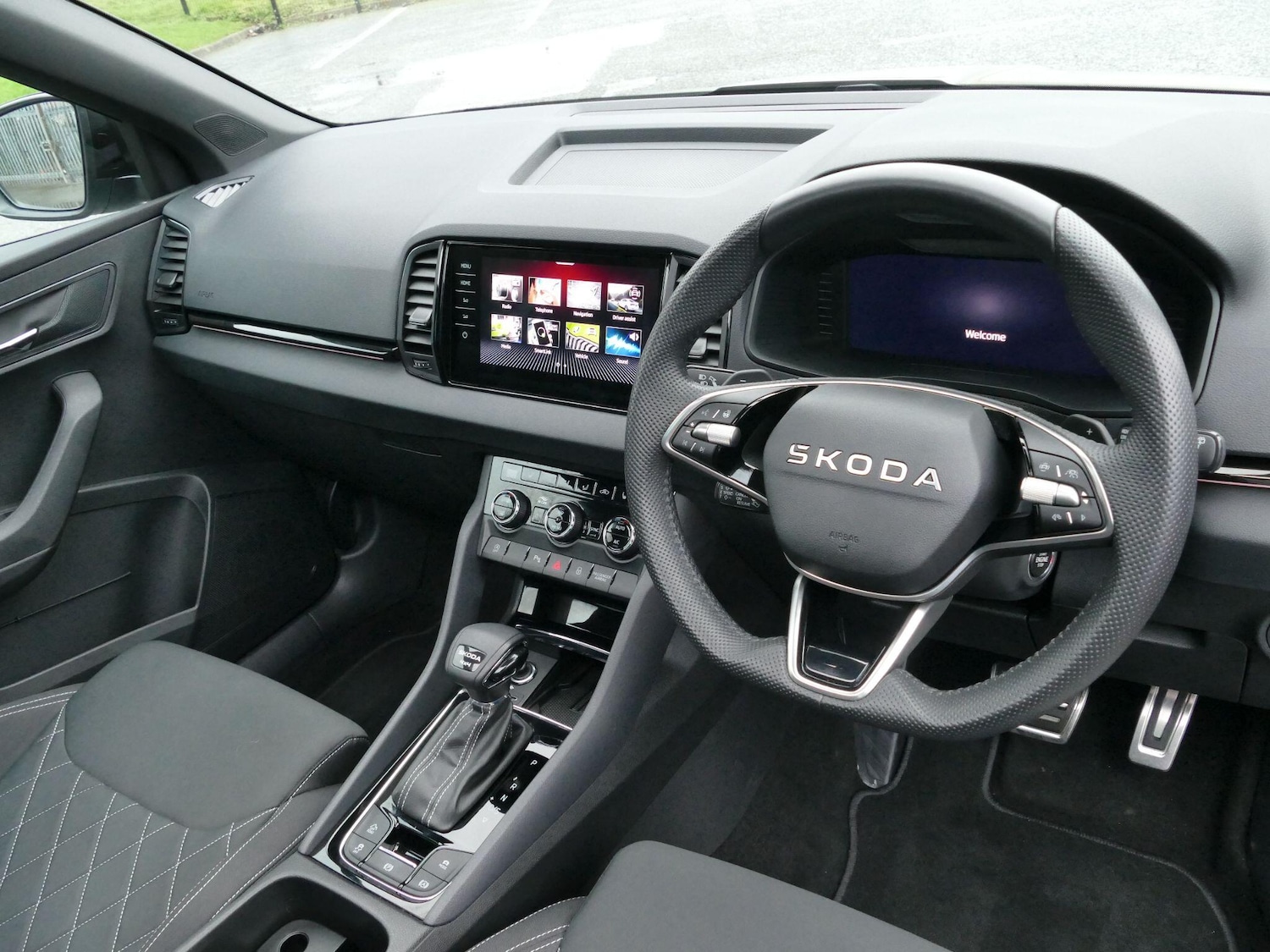 Used Skoda Karoq 2025 for sale - 76953372: Photo 2