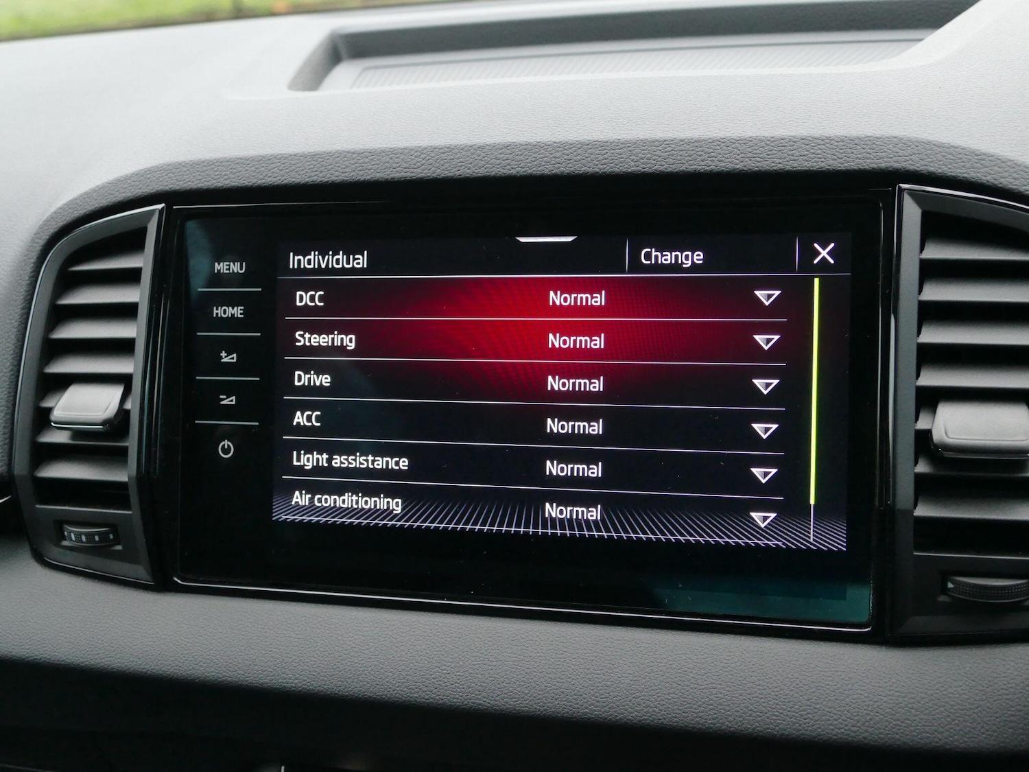 Used Skoda Karoq 2025 for sale - 76953372: Photo 32