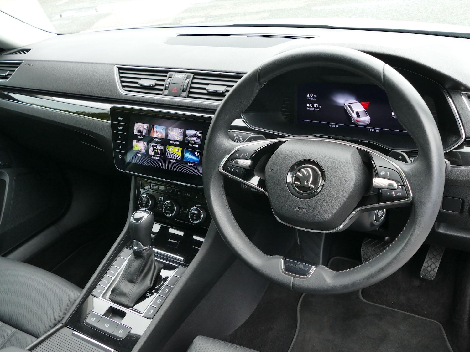 Used Skoda Superb 2024 for sale - 76988160: Photo 2