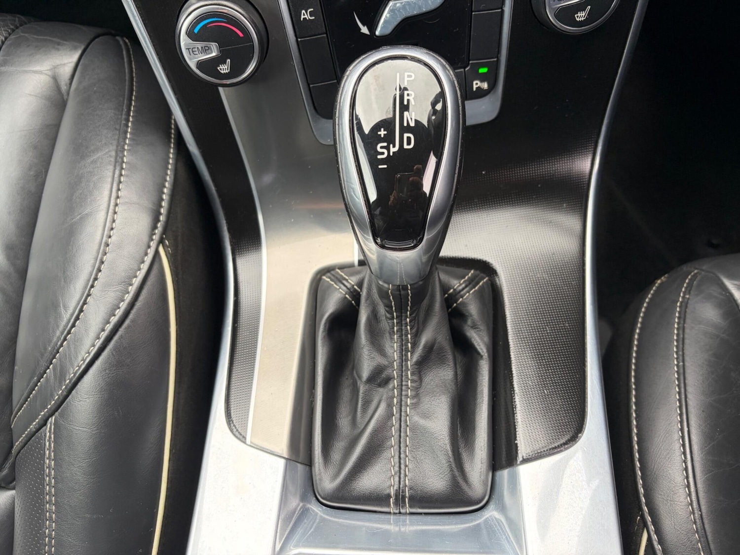 Used Volvo S60 2014 for sale - 77926019: Photo 8