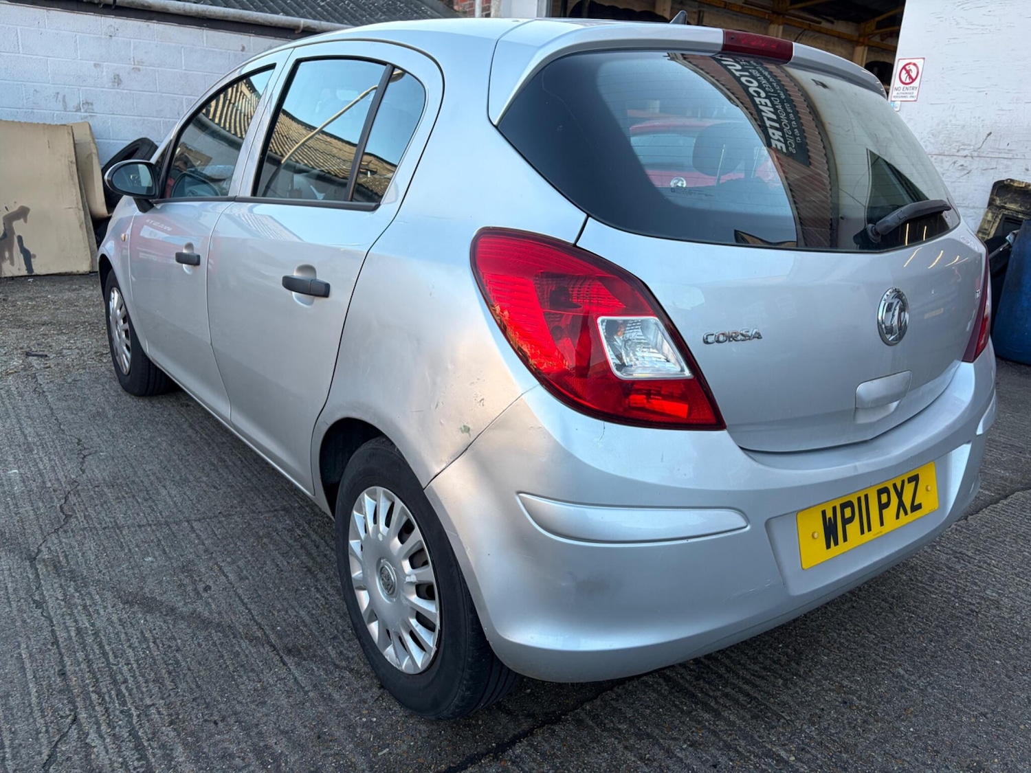 Used Vauxhall Corsa 2011 for sale - 77978113: Photo 3