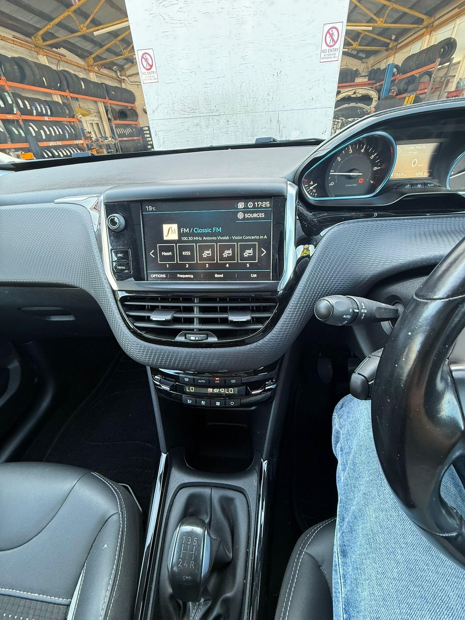 Used Peugeot 2008 2018 for sale - 77469404: Photo 9