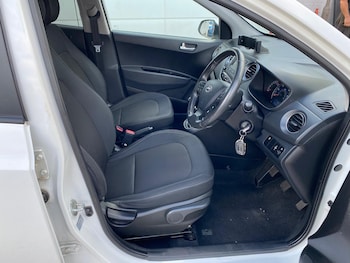 Used Hyundai i10 2017 for sale - 79349365: Photo