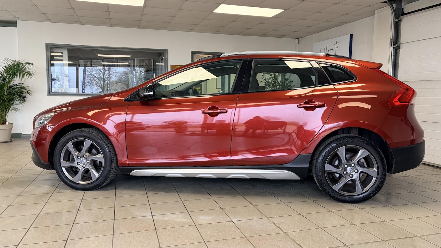 Used Volvo V40 2012 for sale - 77804027: Photo 2