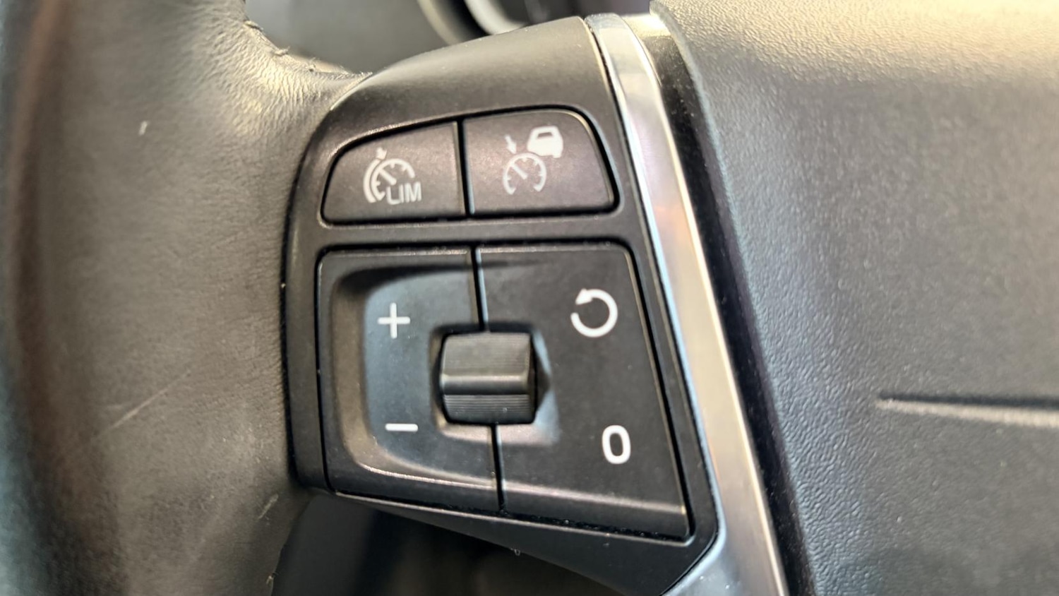 Used Volvo V40 2012 for sale - 77804027: Photo 34