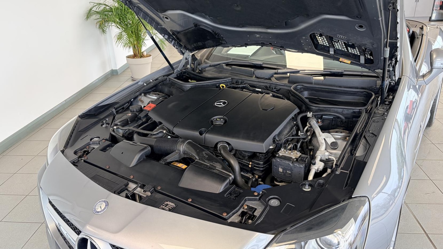 Used Mercedes-Benz SLK 2014 for sale - 78090897: Photo 35