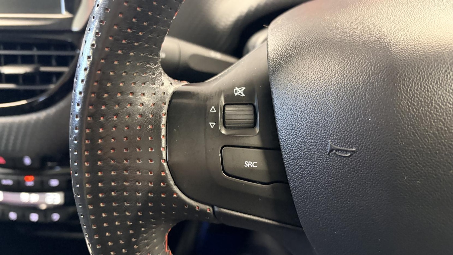 Used Peugeot 2008 2017 for sale - 77742777: Photo 28