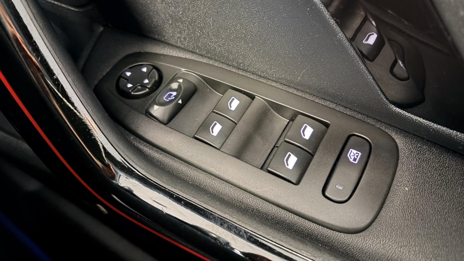 Used Peugeot 2008 2017 for sale - 77742777: Photo 32