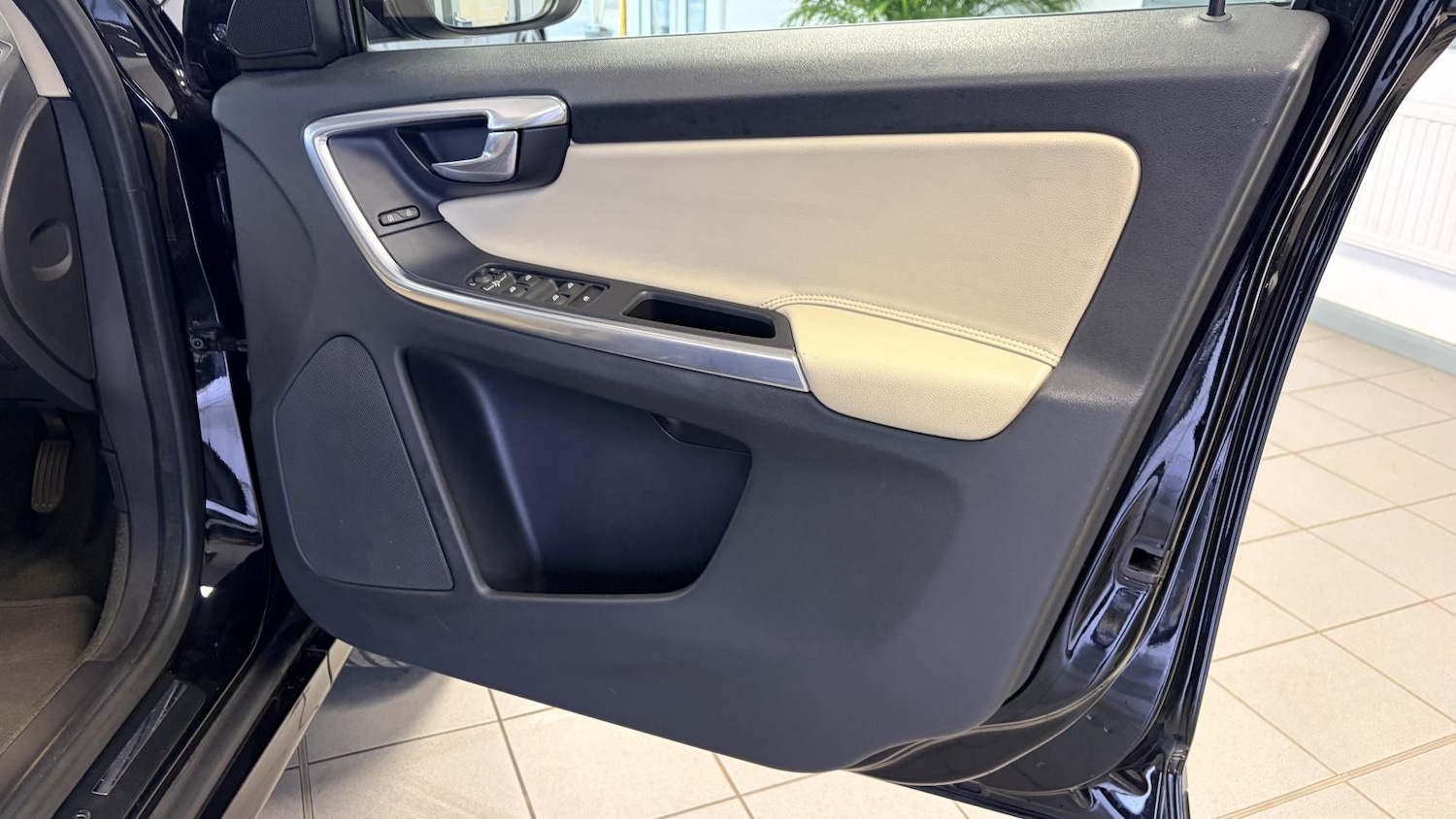 Used Volvo XC60 2015 for sale - 77848291: Photo 17