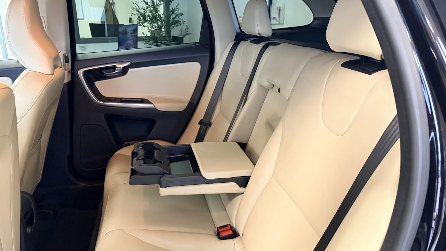 Used Volvo XC60 2015 for sale - 77848291: Photo 28