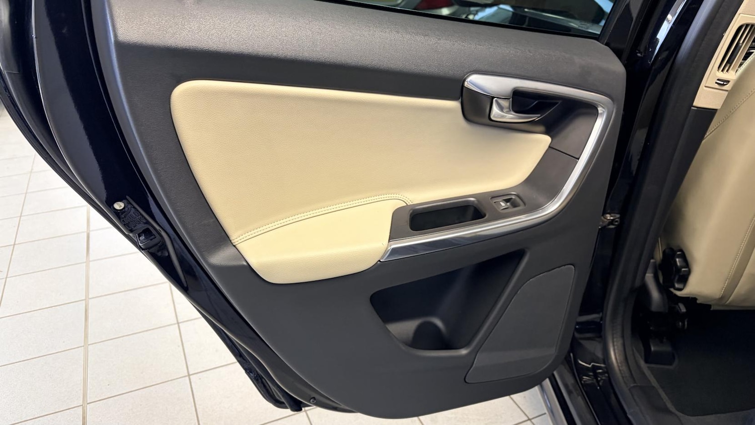 Used Volvo XC60 2015 for sale - 77848291: Photo 29