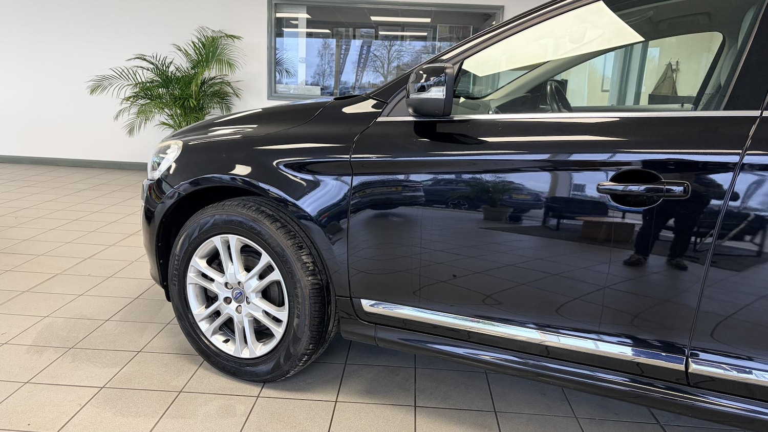 Used Volvo XC60 2015 for sale - 77848291: Photo 3