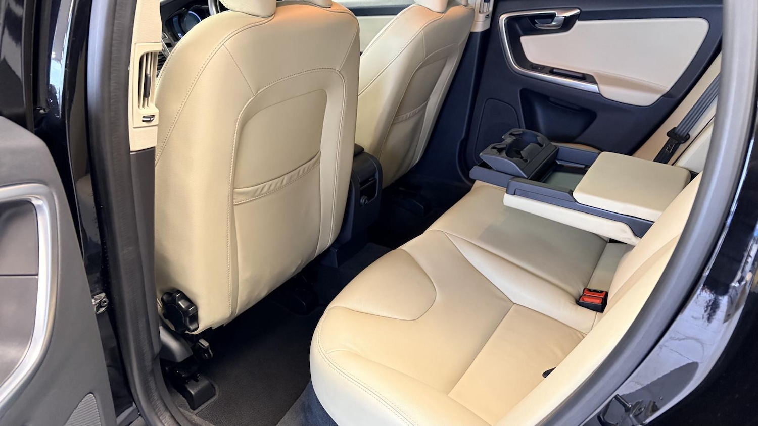 Used Volvo XC60 2015 for sale - 77848291: Photo 30