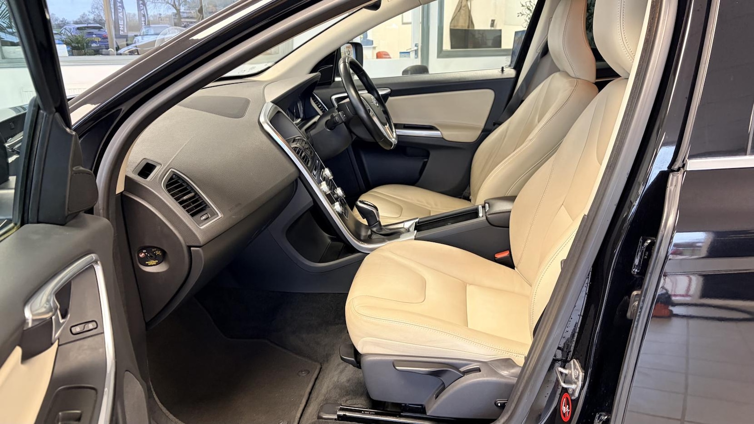 Used Volvo XC60 2015 for sale - 77848291: Photo 31