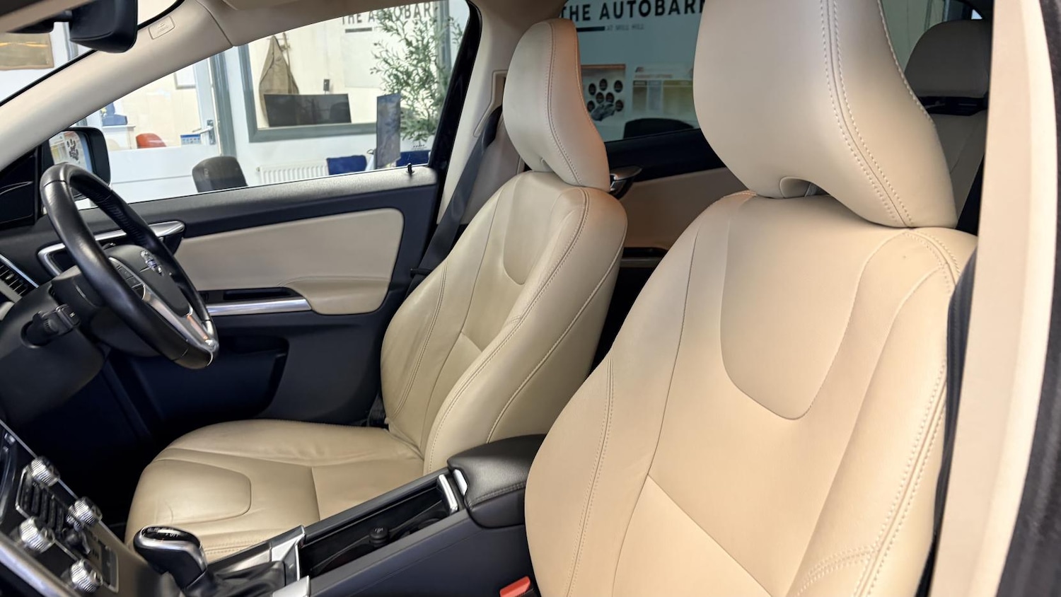 Used Volvo XC60 2015 for sale - 77848291: Photo 32