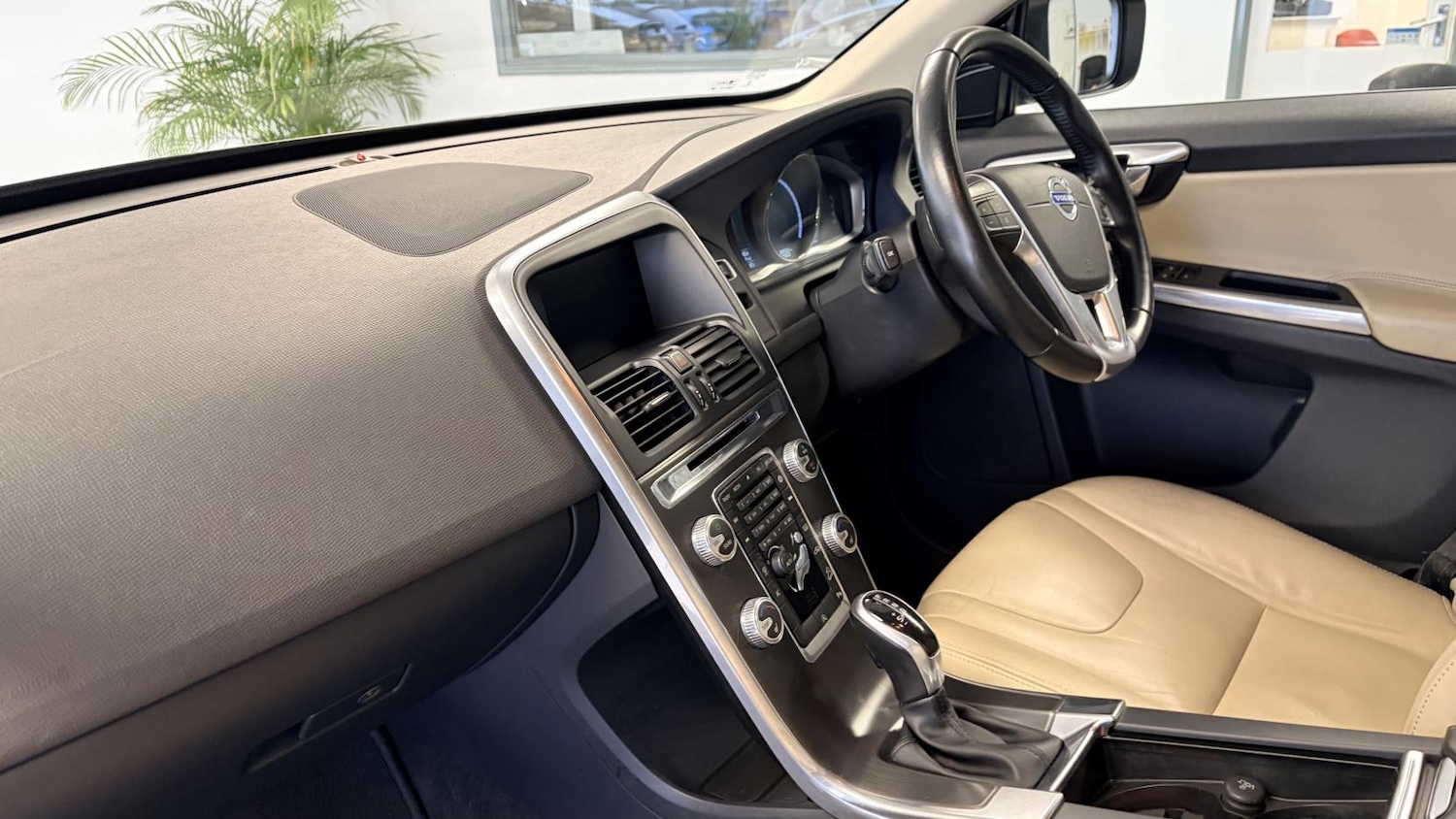 Used Volvo XC60 2015 for sale - 77848291: Photo 33