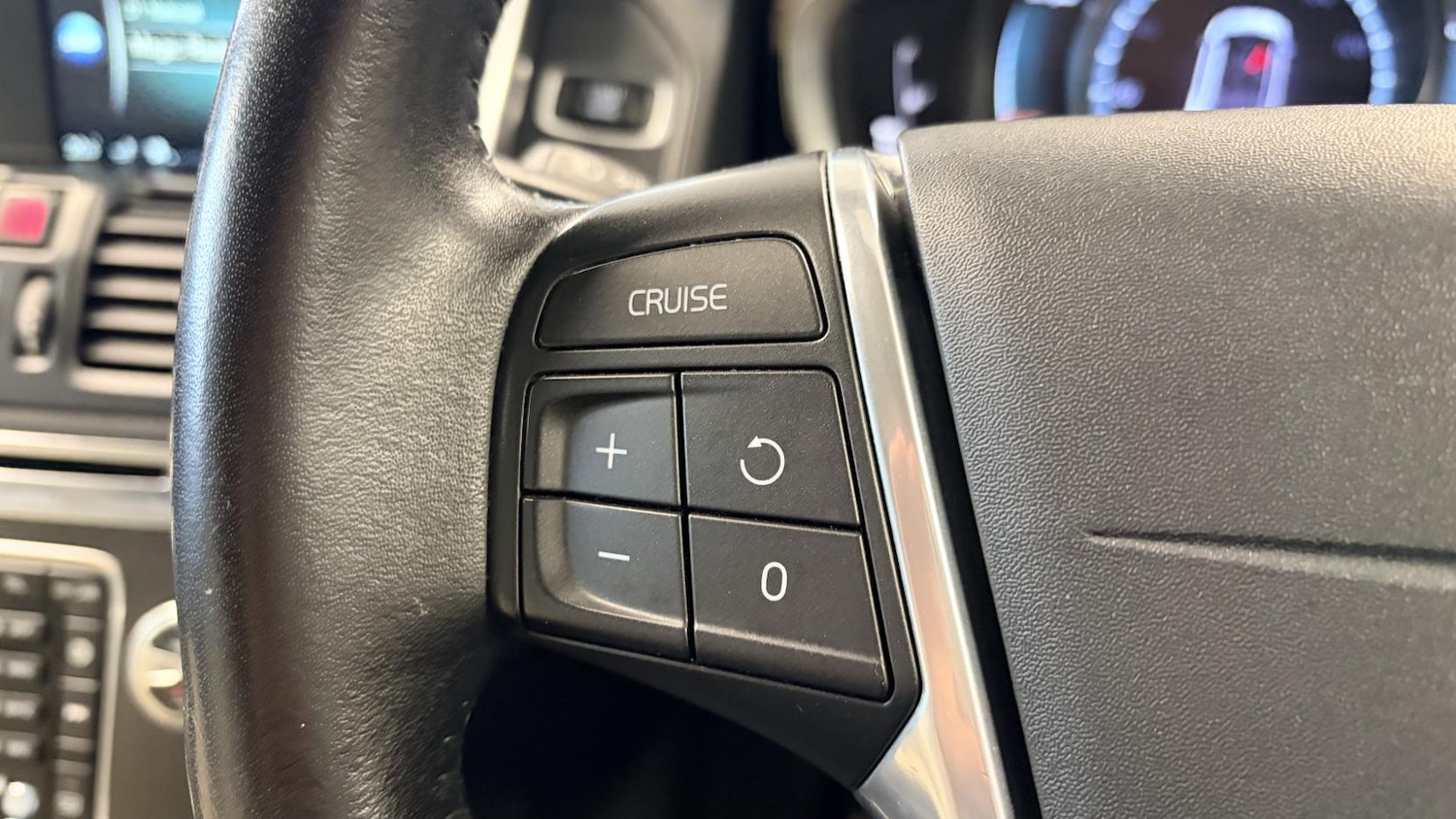 Used Volvo XC60 2015 for sale - 77848291: Photo 36