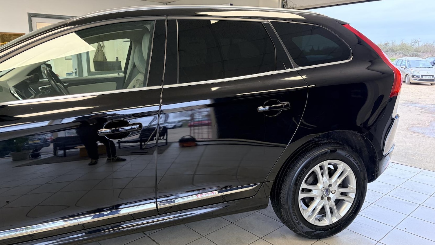 Used Volvo XC60 2015 for sale - 77848291: Photo 4