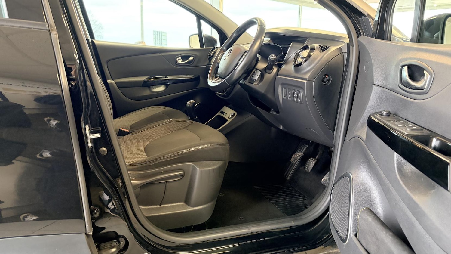 Used Renault Captur 2017 for sale - 77679064: Photo 12