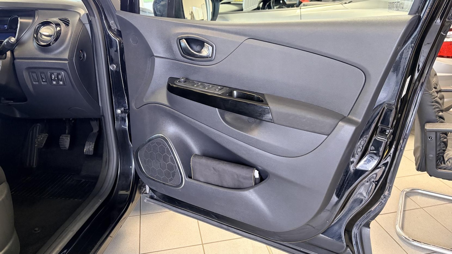 Used Renault Captur 2017 for sale - 77679064: Photo 13