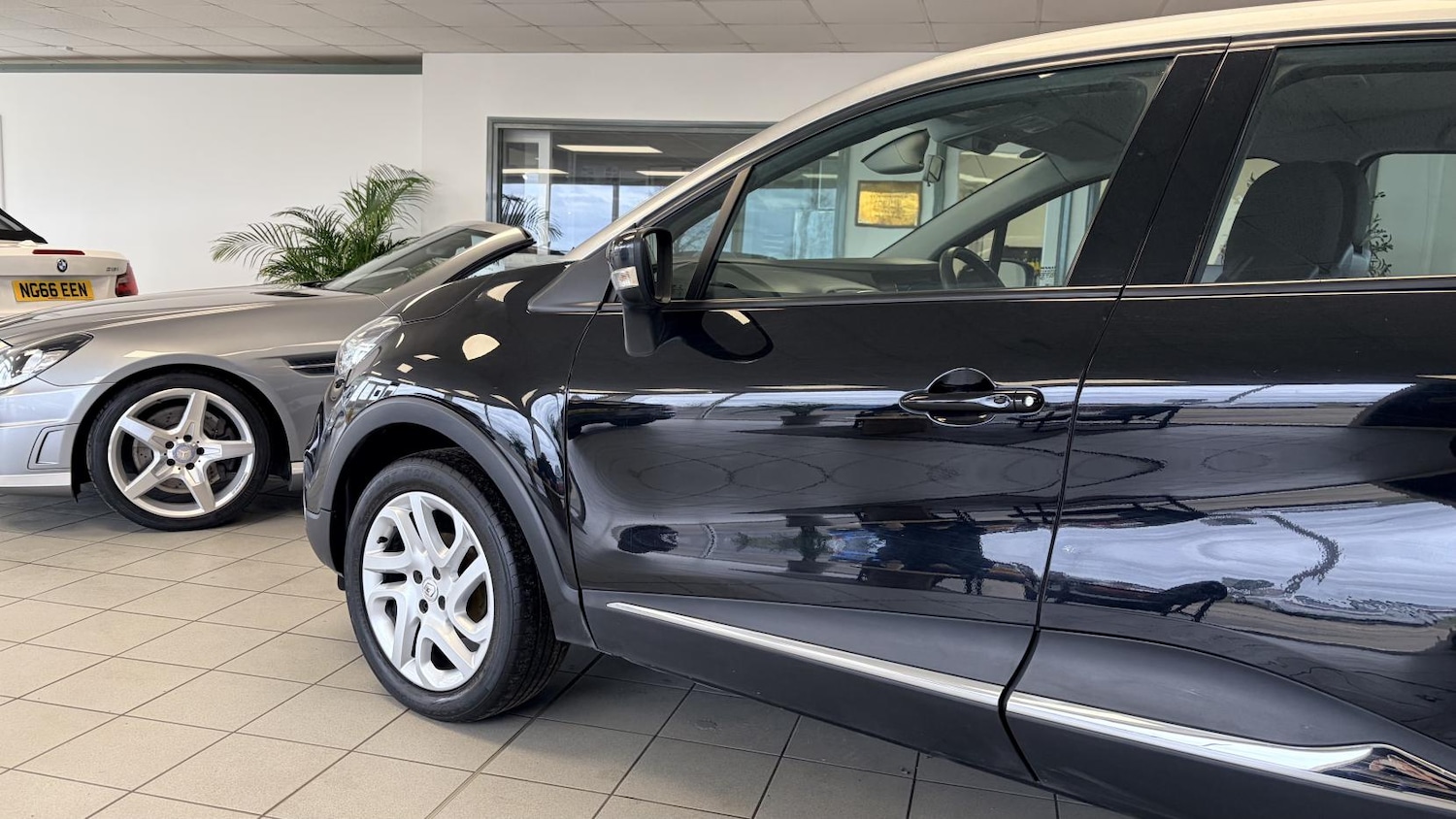 Used Renault Captur 2017 for sale - 77679064: Photo 2