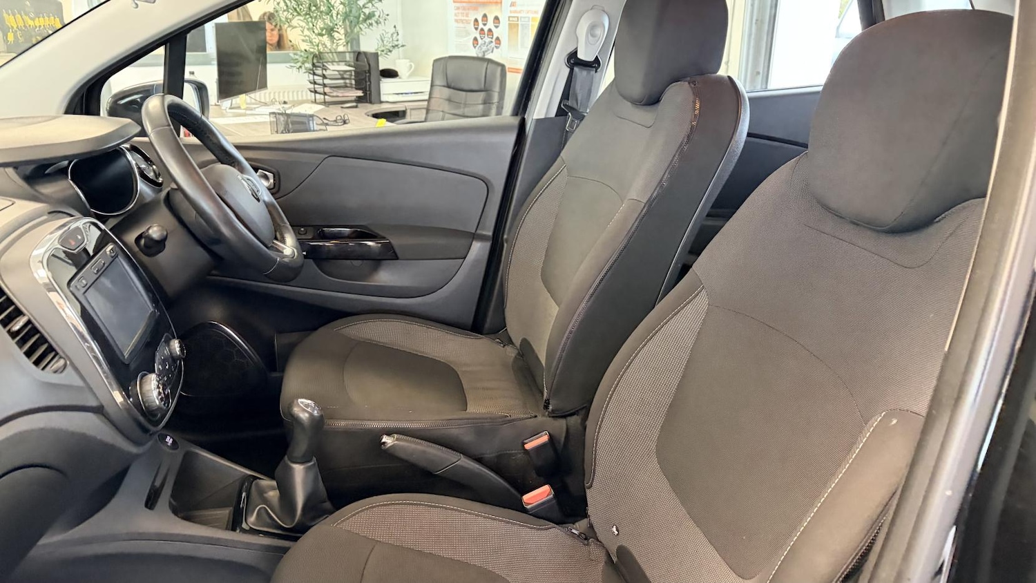 Used Renault Captur 2017 for sale - 77679064: Photo 26