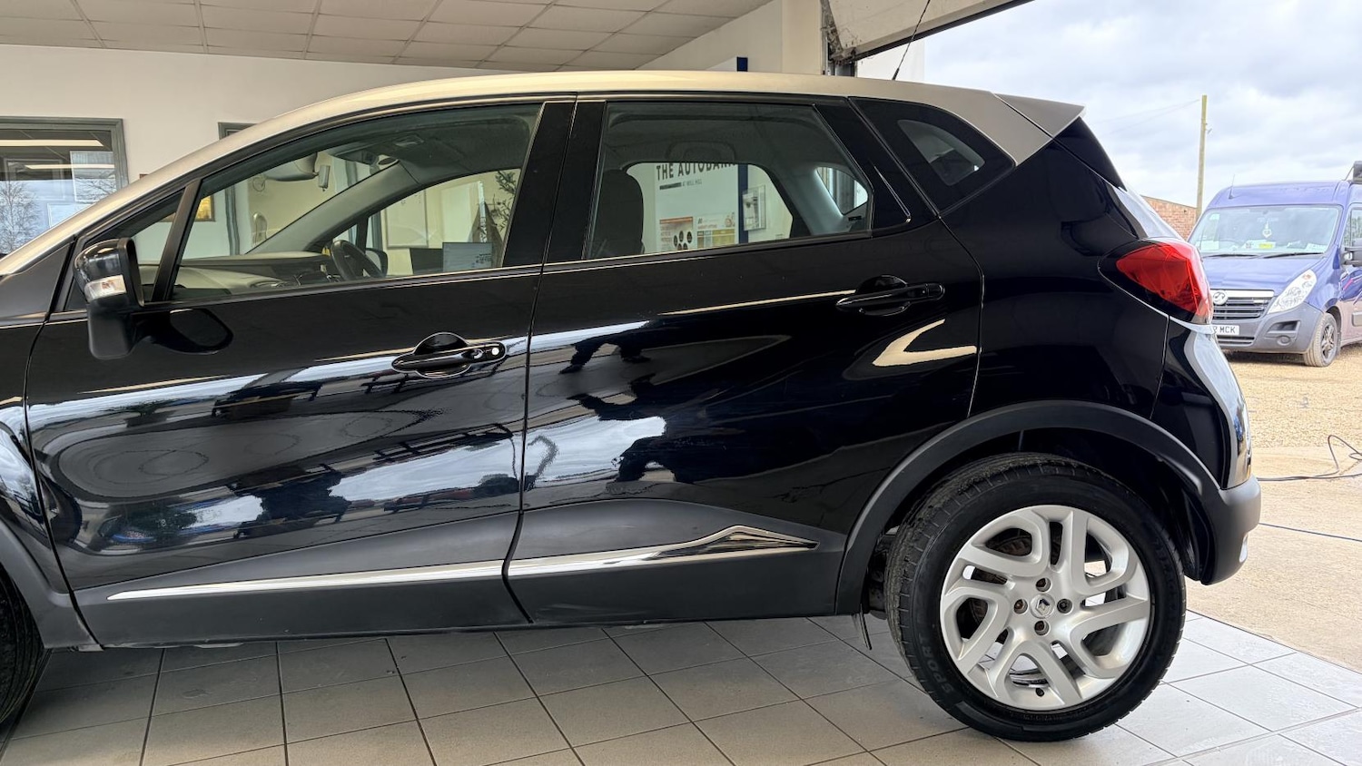 Used Renault Captur 2017 for sale - 77679064: Photo 3