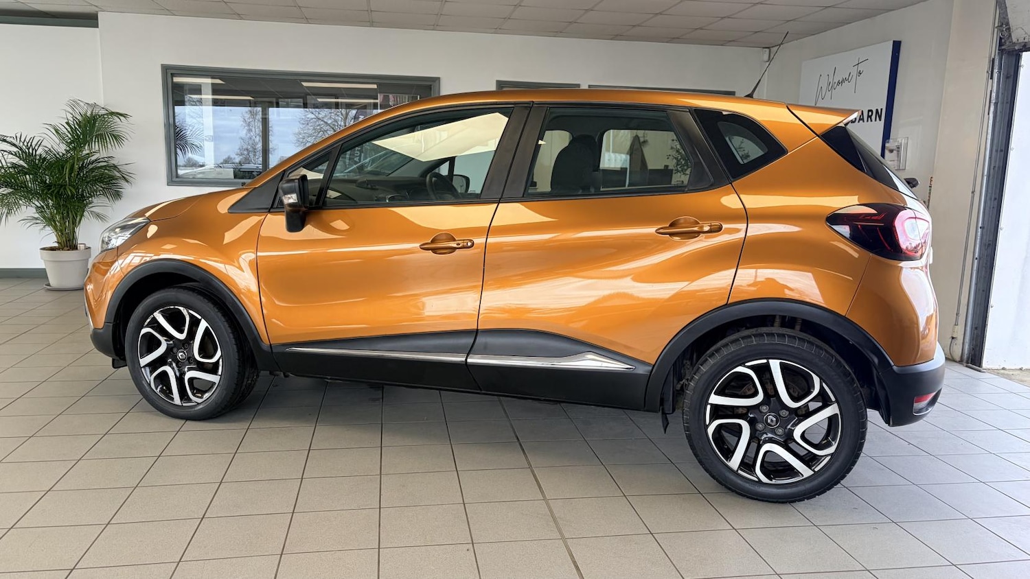 Used Renault Captur 2018 for sale - 77650001: Photo 2