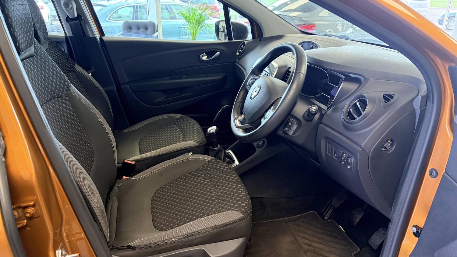 Used Renault Captur 2018 for sale - 77650001: Photo 9