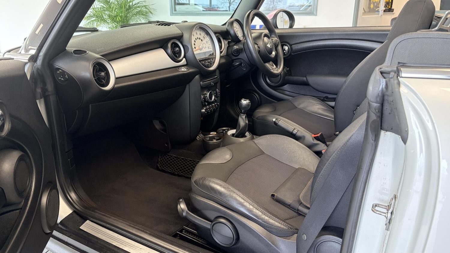 Used MINI Convertible 2013 for sale - 77629023: Photo 15