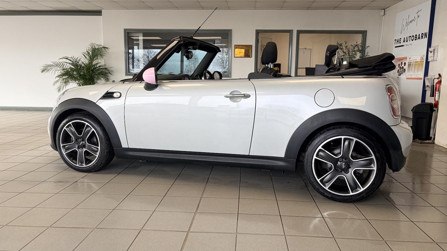 Used MINI Convertible 2013 for sale - 77629023: Photo 2