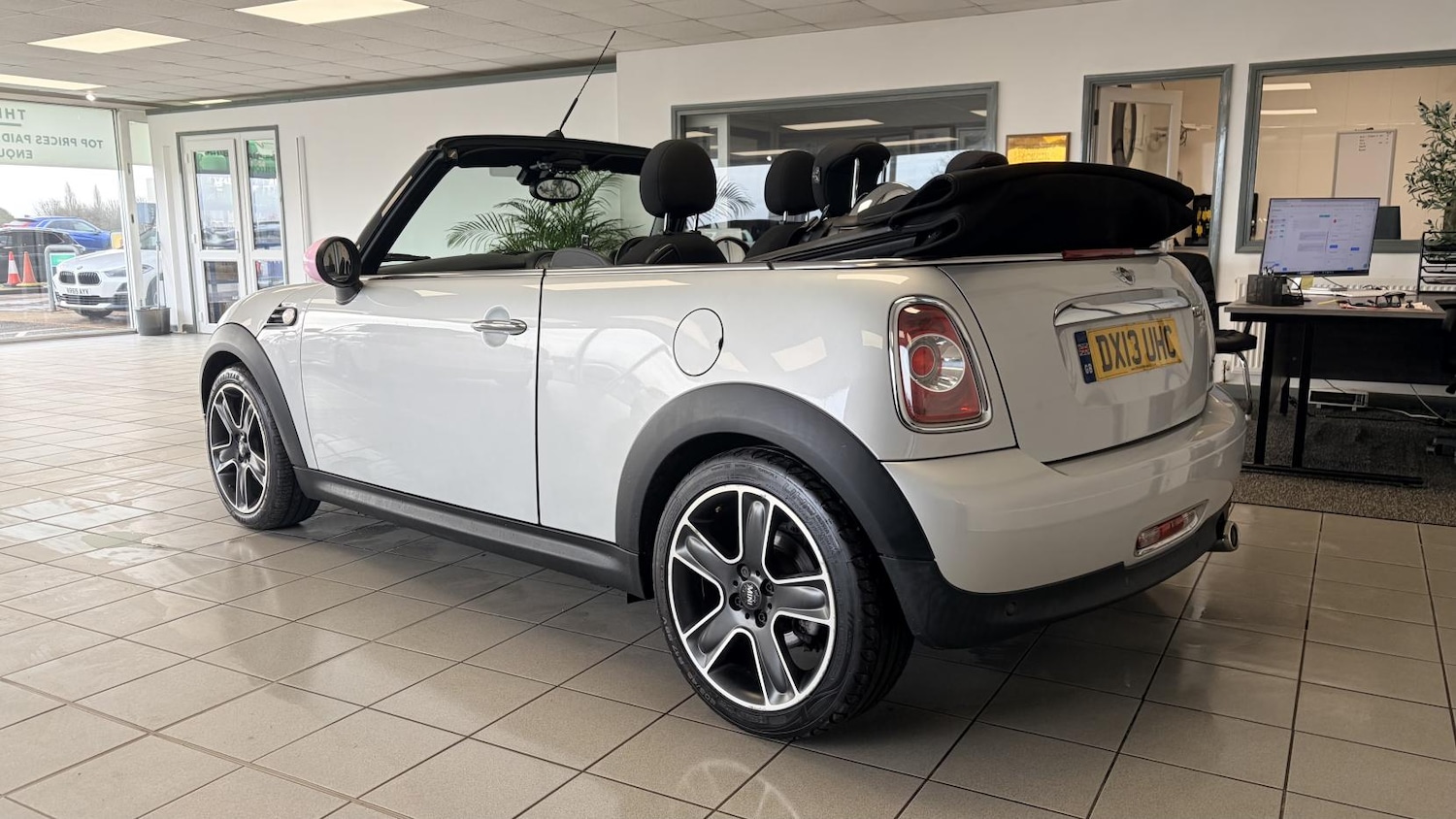 Used MINI Convertible 2013 for sale - 77629023: Photo 3