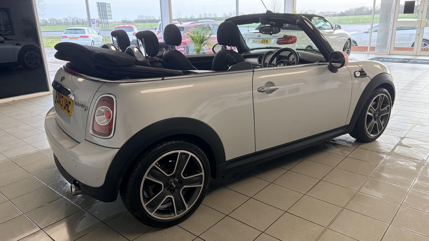 Used MINI Convertible 2013 for sale - 77629023: Photo 4