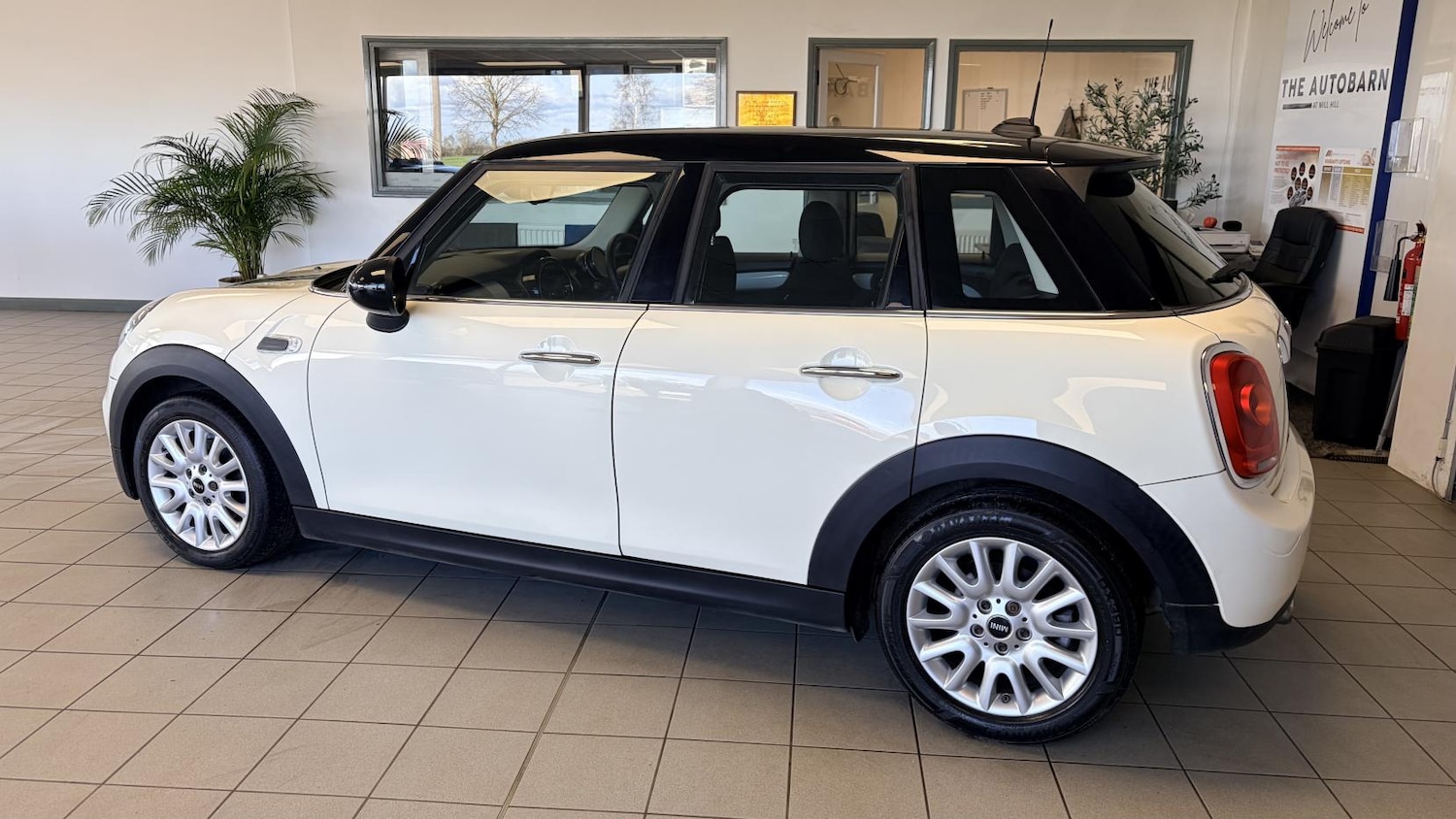 Used MINI Hatch 2014 for sale - 78028151: Photo 2