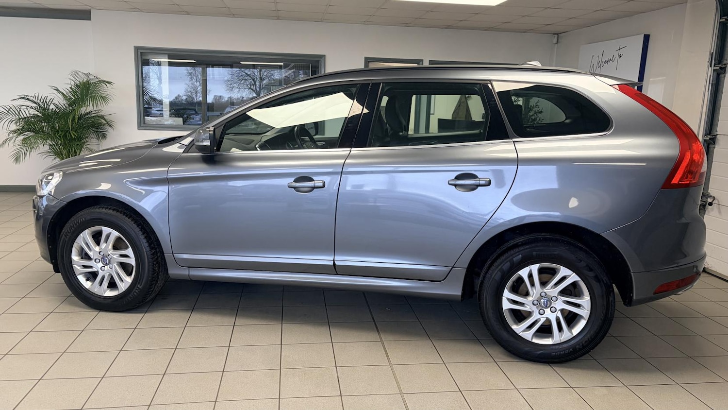 Used Volvo XC60 2017 for sale - 77701051: Photo 2