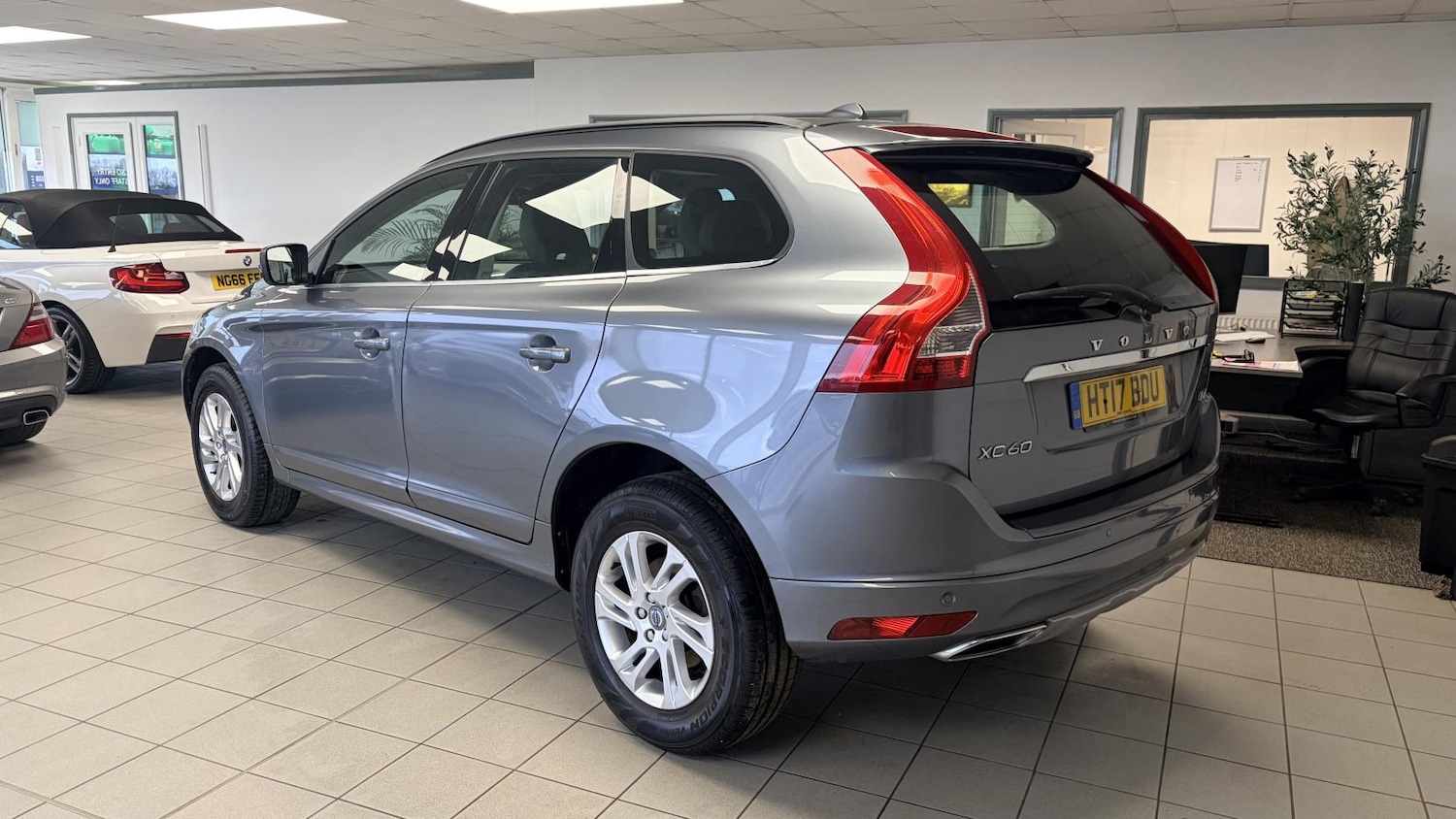 Used Volvo XC60 2017 for sale - 77701051: Photo 3