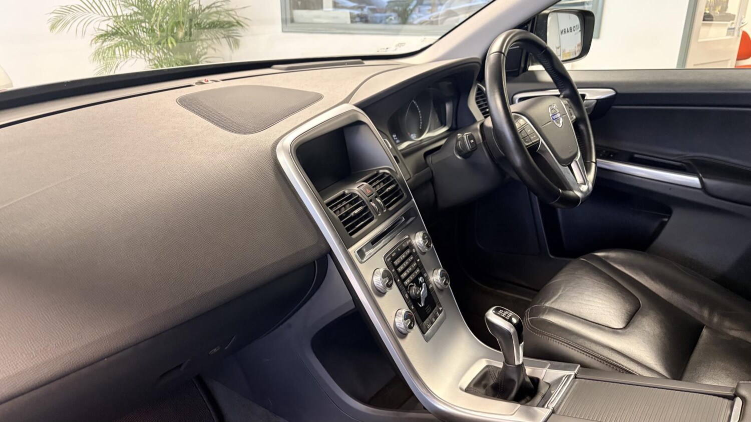 Used Volvo XC60 2017 for sale - 77701051: Photo 32