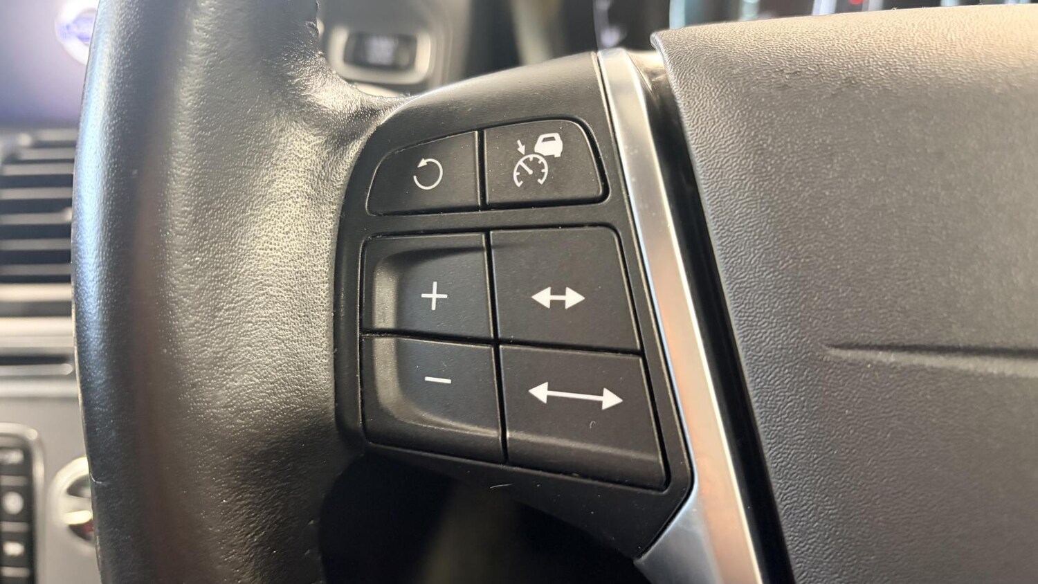 Used Volvo XC60 2017 for sale - 77701051: Photo 35