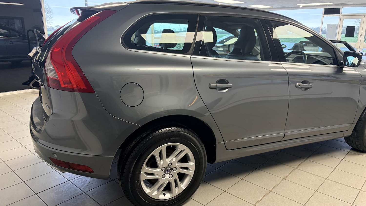 Used Volvo XC60 2017 for sale - 77701051: Photo 4