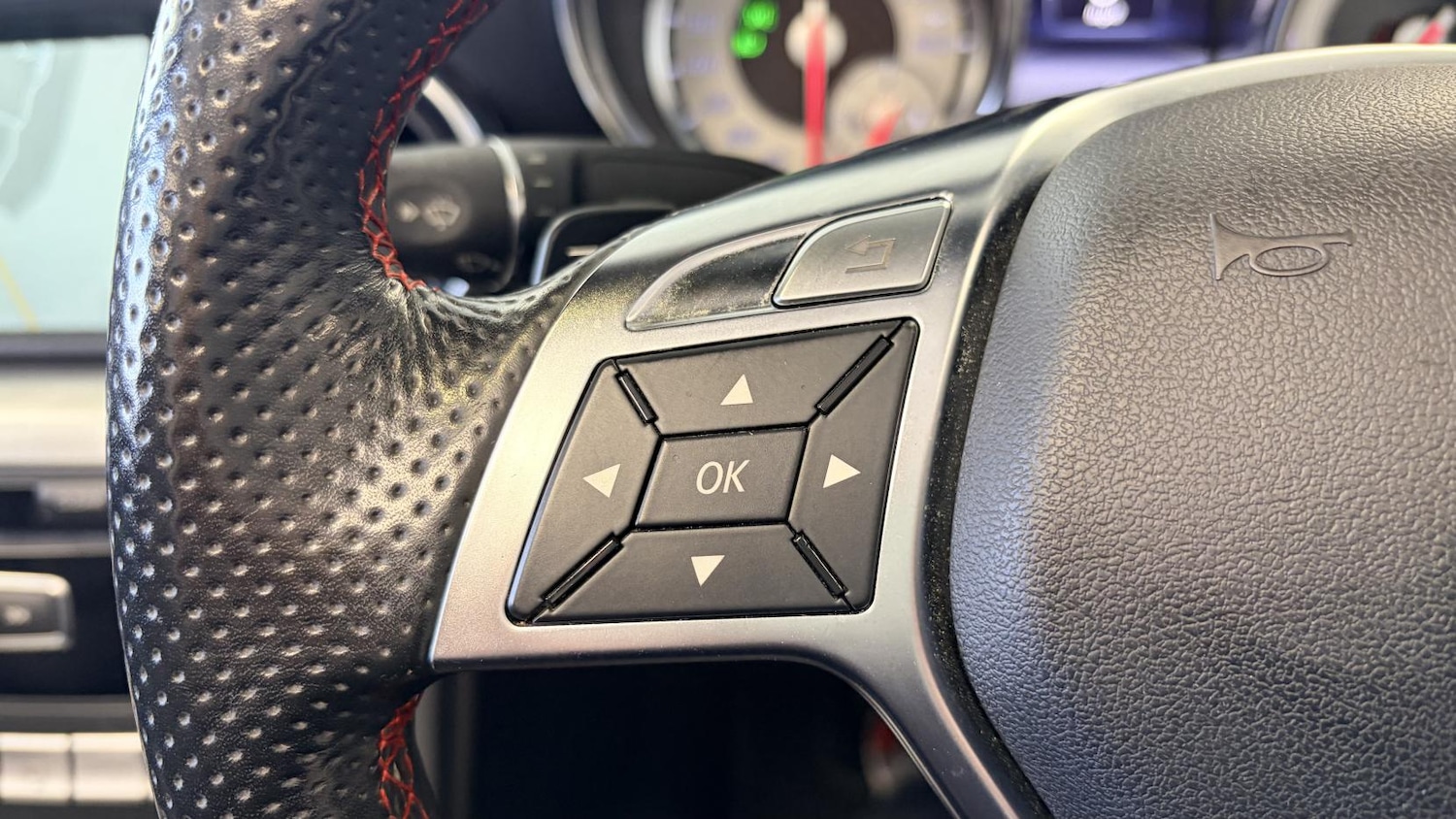 Used Mercedes-Benz SLK 2015 for sale - 77665264: Photo 28