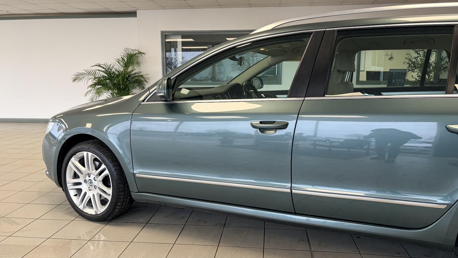 Used Skoda Superb 2013 for sale - 77613153: Photo 2