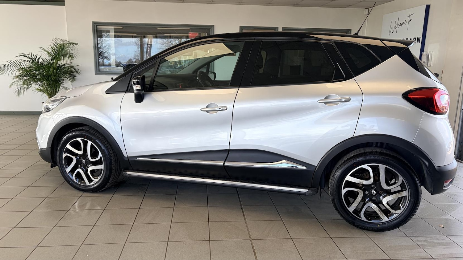 Used Renault Captur 2016 for sale - 77819154: Photo 2