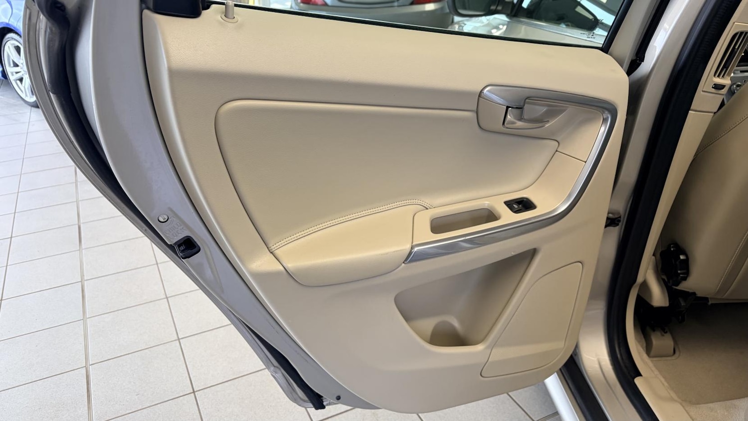 Used Volvo XC60 2017 for sale - 78106242: Photo 25