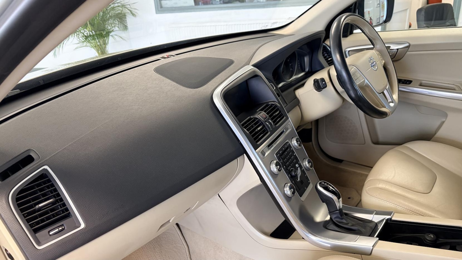 Used Volvo XC60 2017 for sale - 78106242: Photo 28