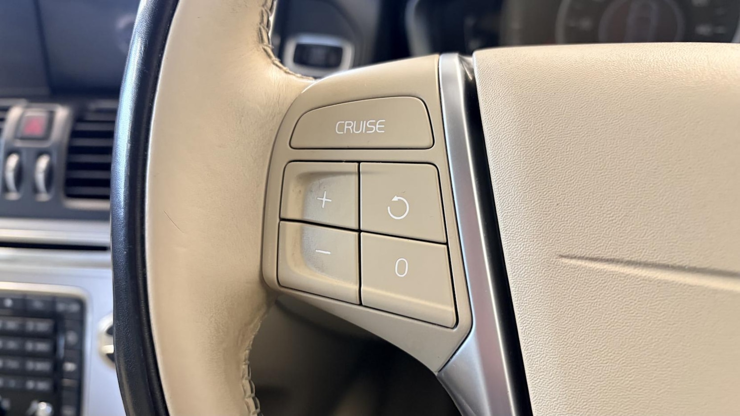 Used Volvo XC60 2017 for sale - 78106242: Photo 31