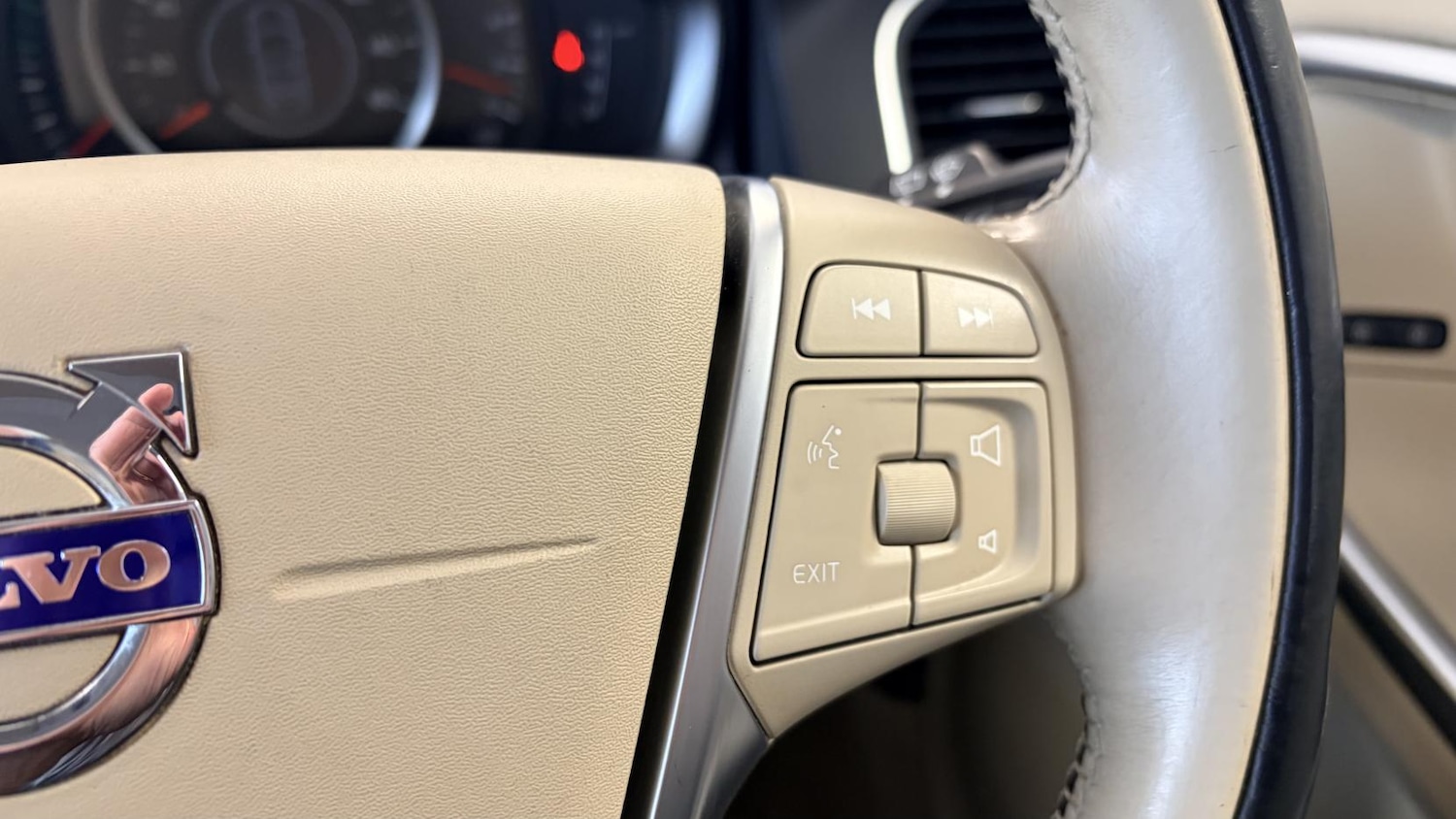 Used Volvo XC60 2017 for sale - 78106242: Photo 32