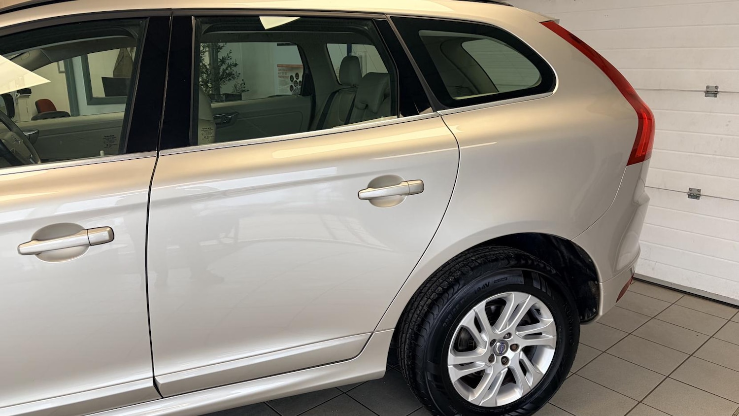 Used Volvo XC60 2017 for sale - 78106242: Photo 4